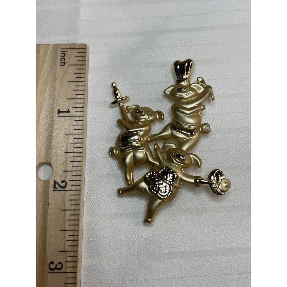 Gold Tone Metal Brooch Signed VTG Chef Cook Server 3 little Pigs Pin - Picture 4 of 4